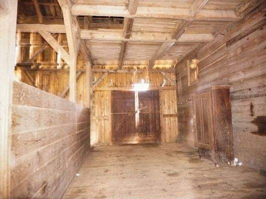 Scheune Innen am Haus