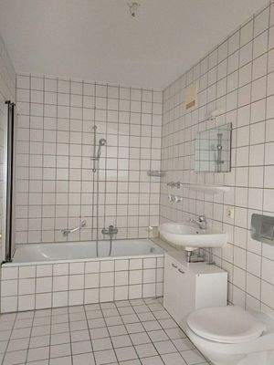 Bad/WC mit Wanne