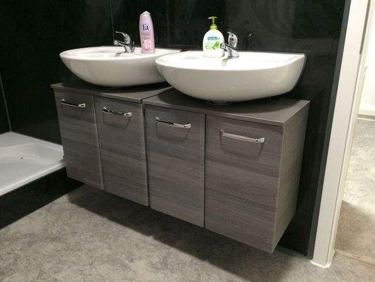 Moderne Doppelwaschbecken