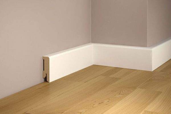 Beispiel Sockelleiste weiss