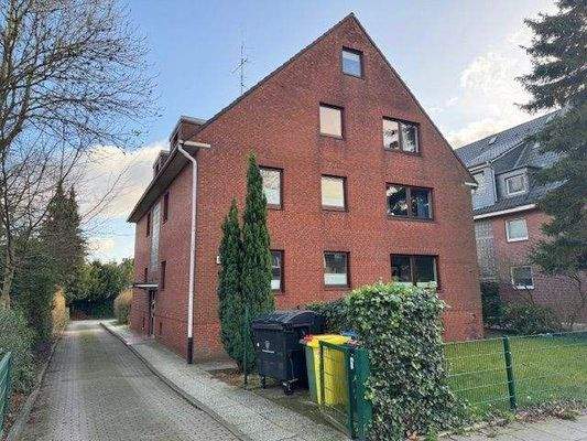 Stellplatzzufahrt und Eingangsbereich