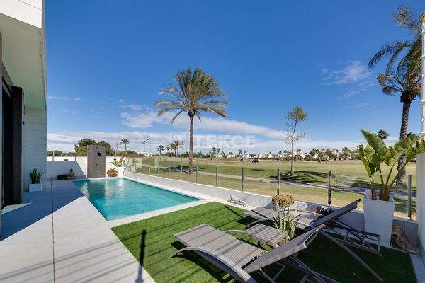 Detached Modern Villas on a Golf Resort in Pilar de la Horadada