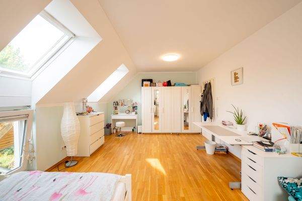 2. Schlafzimmer - geräumig und hell