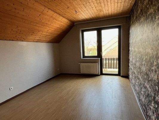 DG - 3. Zimmer mit Ausgang auf den Balkon