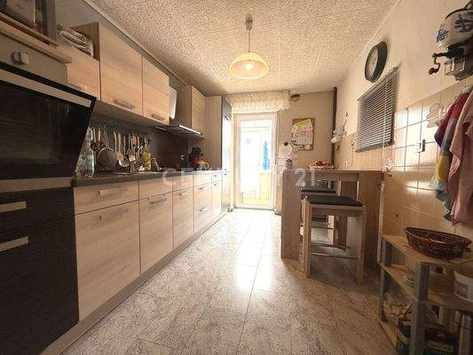 Gepflegte Küche mit Essplatz