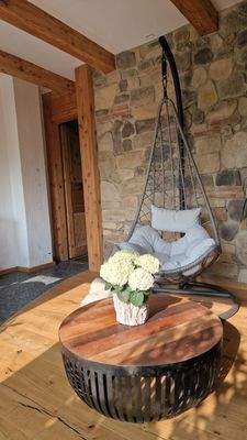 Steinwand im Balkonzimmer