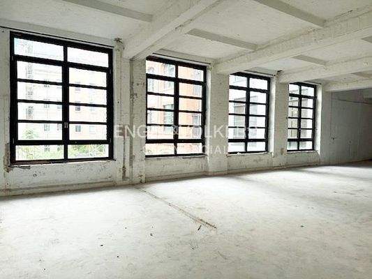 Fensterfront im 1. OG