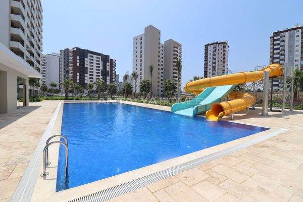 Apartment in a Project with Rich Amenities in Mezitli Mersin