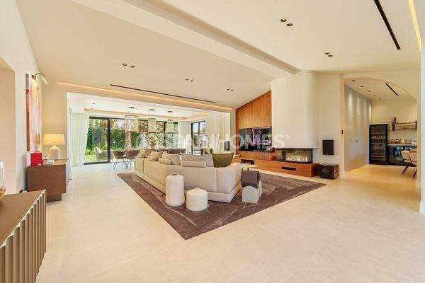 Modern Luxury House with Garden in Marbella Málaga