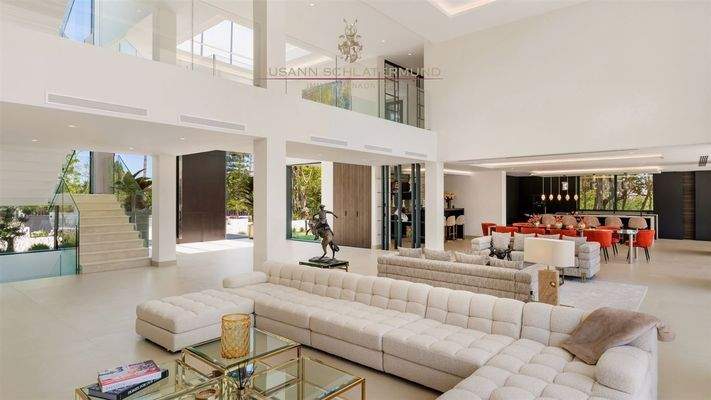 Weitläufige Wohn und Essbereiche