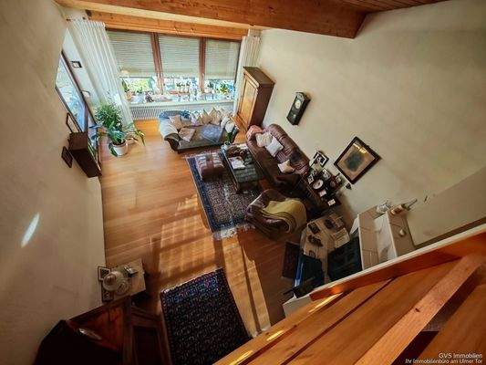 Blick von der Galerie ins Wohnzimmer