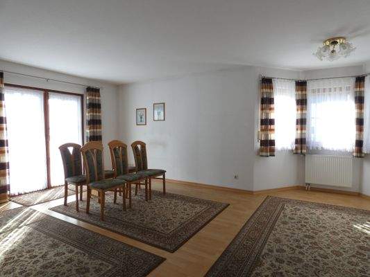 011-Wohn- und Esszimmer.JPG