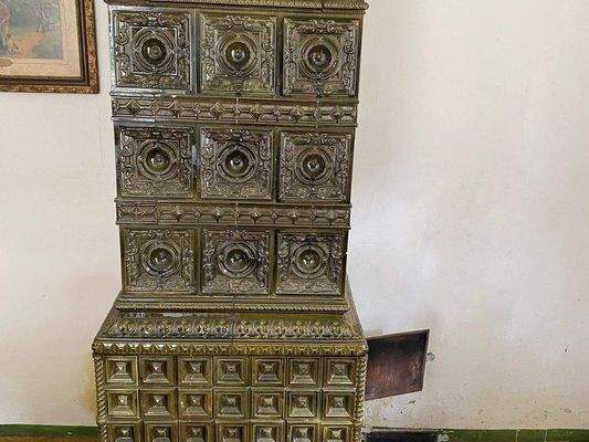 41 Alter Kamin in der Wohnstube des Erdgeschosses 