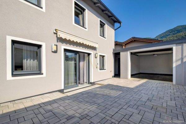 Südterrasse Garagenzufahrt