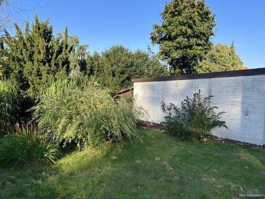 Garten u. Garagen-Seitenansicht