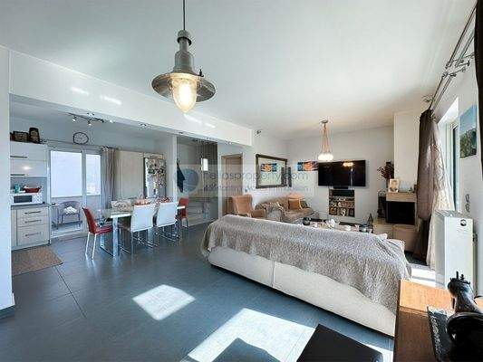 529157f1aca6497b9f709893ab151f5f-original