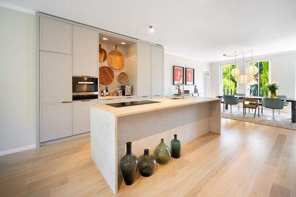 Einbauküche als zentraler Mittelpunkt.