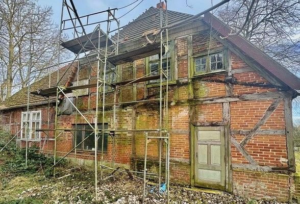 makellos Techentin Pfarrhaus Westgiebel.jpg