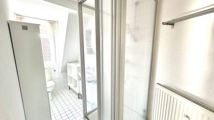 Helles WG-Badezimmer