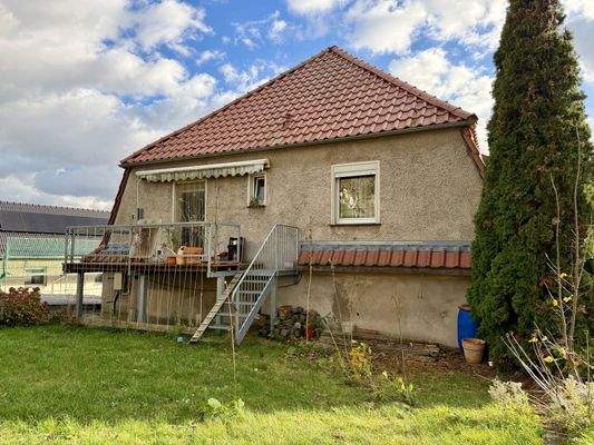 Hausrückseite mit Balkon