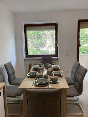 Küche mit trendigem Kermaikgeschirr