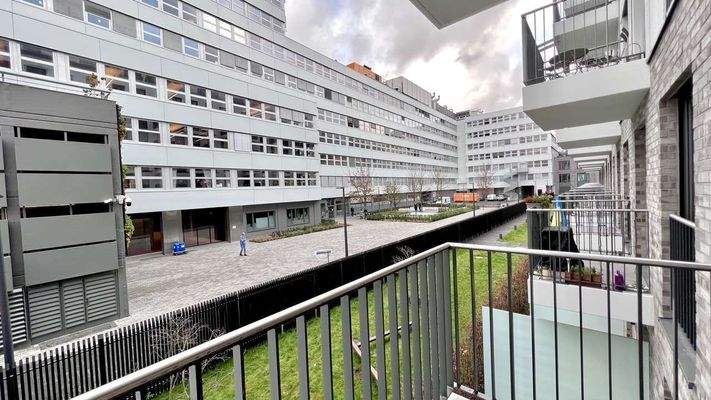 Groß ( Balkonblick)