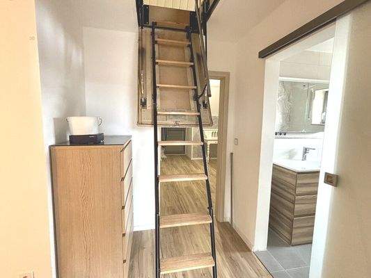 Einzugstreppe zum Spitzboden