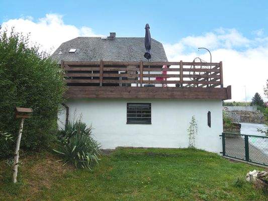 Seitenansicht Garage mit Seitenausgang Garten