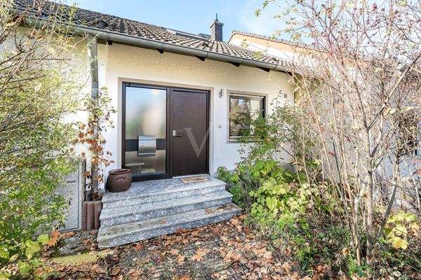 Eingang mit Vorgarten