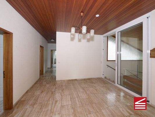 Vorraum - Richtung Küche, Schlafräume & Bäder