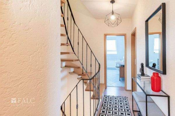 1. OG Flur - (KI generiert)