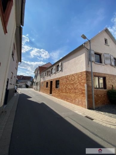 VERKAUFT!!! Attraktives Einfamilienhaus mit Umbaupotential in Westhofen - zu verkaufen
