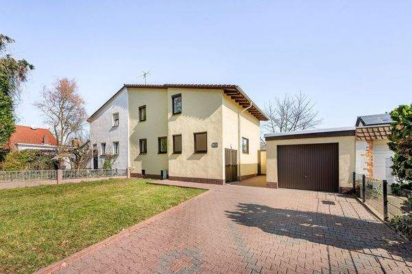 Doppelhaushälfte Vorderansicht