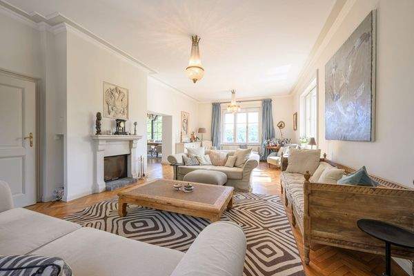 Wohnzimmer mit Kamin