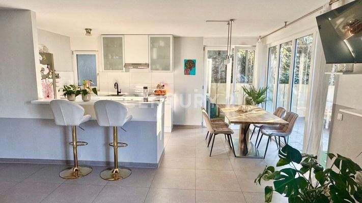 zentraler Treffpunkt: Wohnen und Essen - offen & einladend