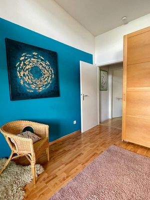 Zimmer DG mit Blick in den Flur