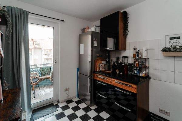 Einbauküche - Zugang z. Balkon