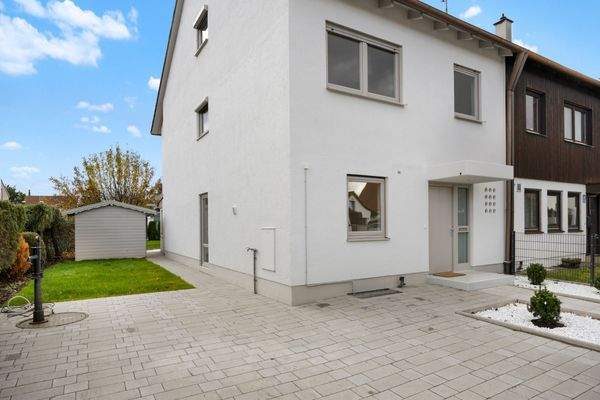 Hausansicht (TG-Stellplatz ist hinter dem Haus)