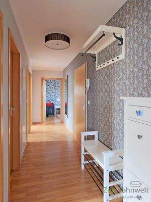 großer Wohnungsflur