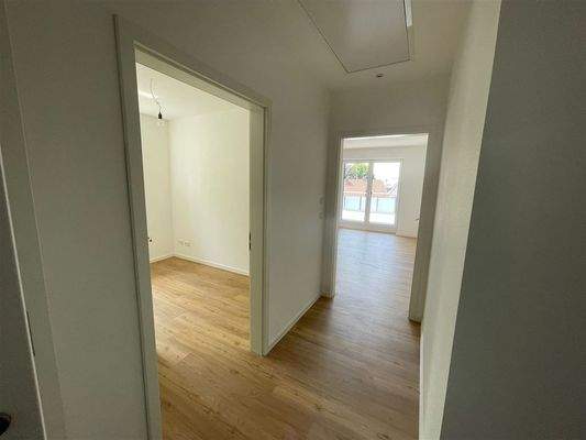 Flur mit Zugang zu den Zimmern 