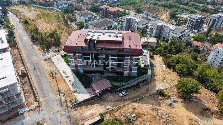 Sea and City-View Flats in a Complex with Pool in Alanya