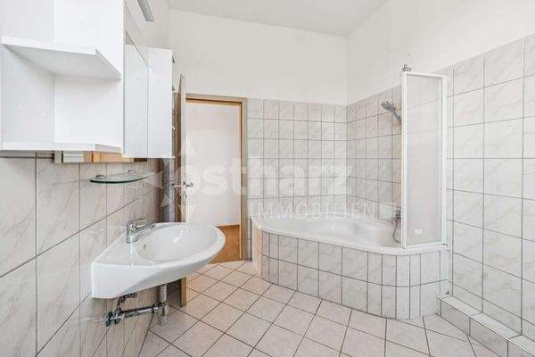 Wannenbad - Whg. OG links