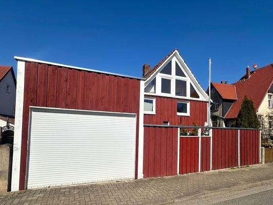 Garage mit elektr. Rolltor
