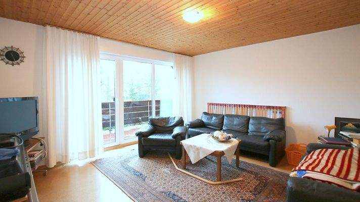 Wohnzimmer mit Zugang zur Loggia