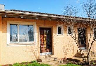 Hausansicht KI generiert