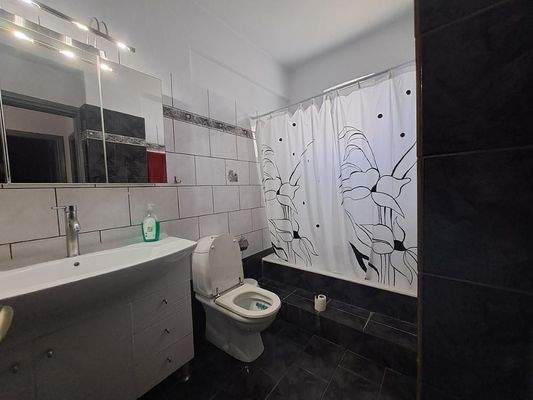 Große Villa mit offenem Meerblick und vier Mietwohnungen