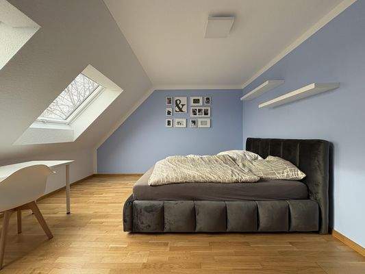 Schlafzimmer/Kinderzimmer DG