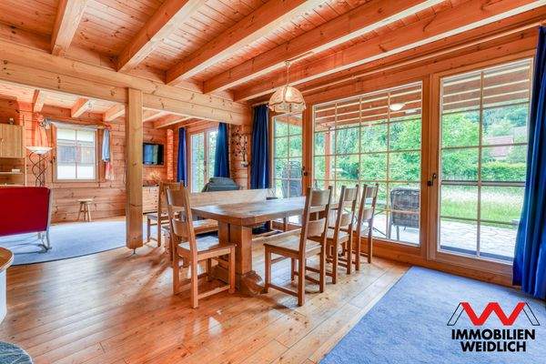 Großzügiger, heller Ess- und Wohnbereich