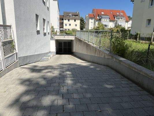 Tiefgarageneinfahrt