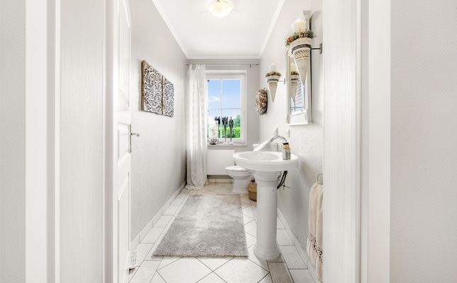 Gäste-WC (Wohnhaus 2)